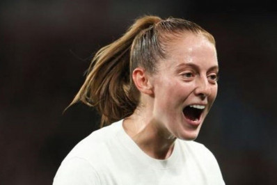 Jogadora mais cara do mundo sofre lesão em jogo da Copa