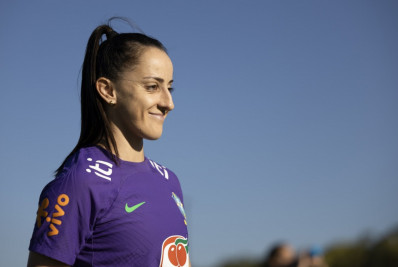 Meia do Brasil mostra confiança em vitória contra a França: 'Vamos entrar para ganhar'