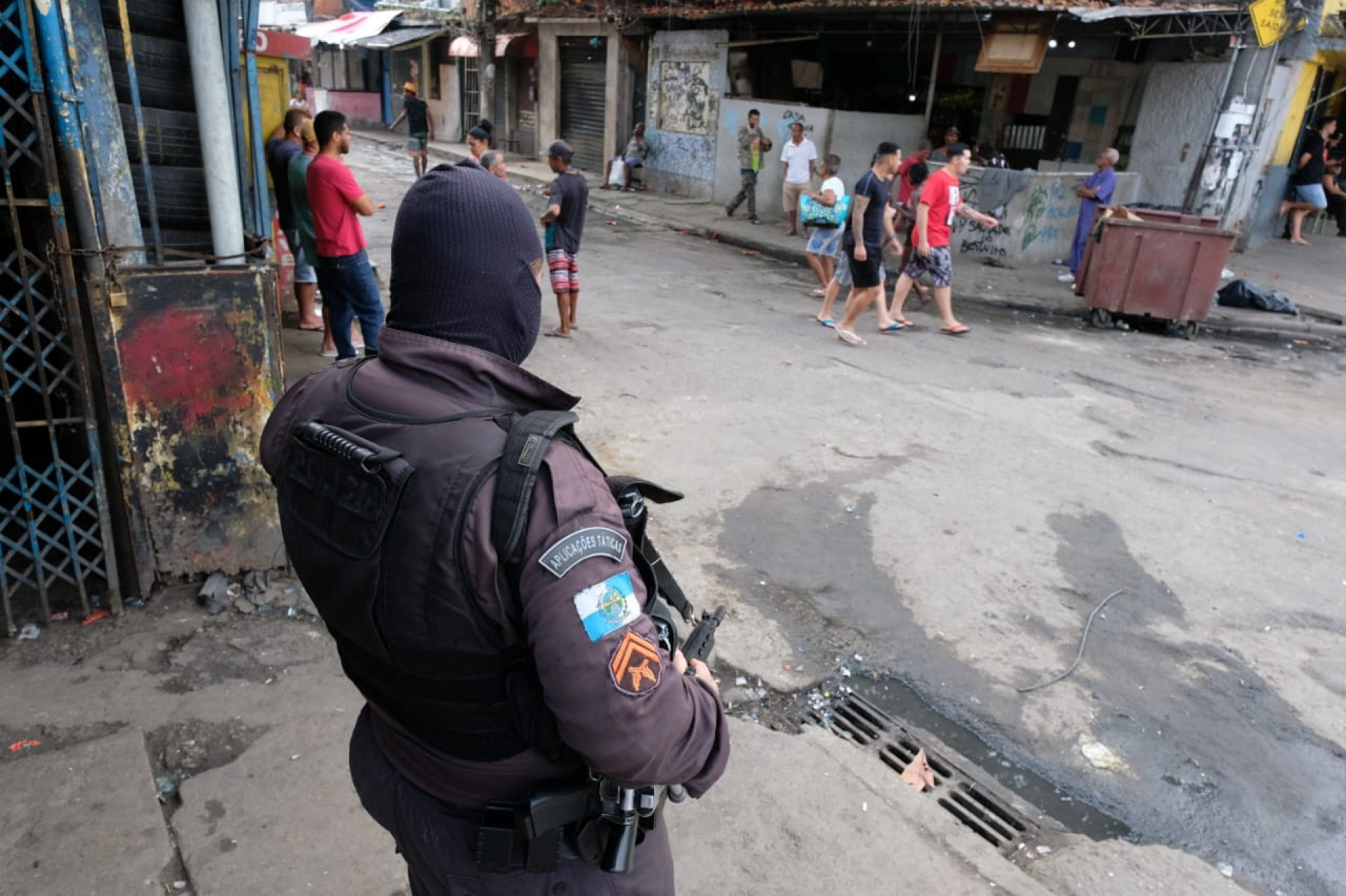 Seop com apoio da PM faz operação na Favela do Metrô - Pedro Ivo / Agência O Dia