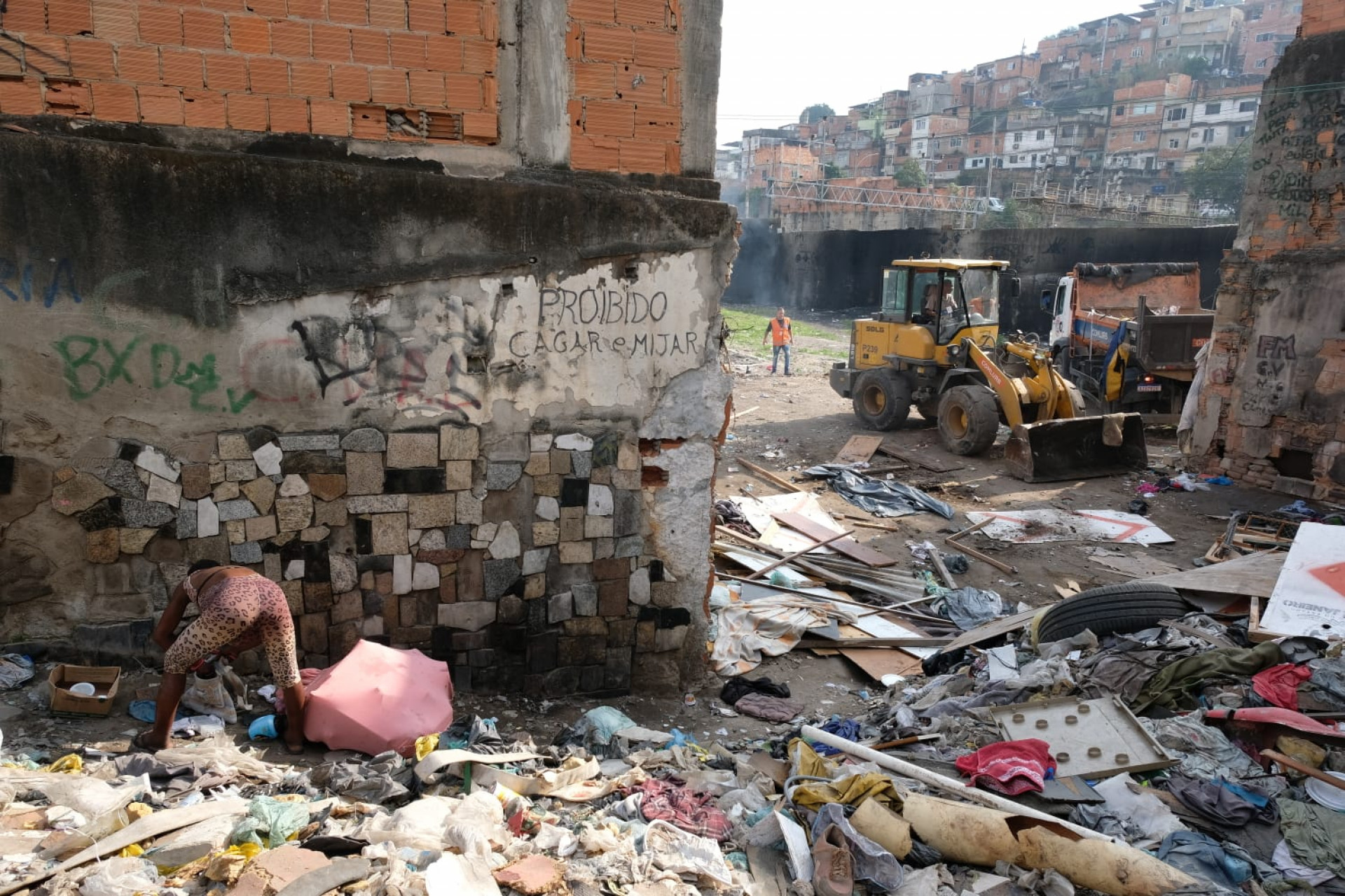 Região é ocupada irregularmente por pessoas em situação de rua e usuários de drogas - Pedro Ivo / Agência O Dia