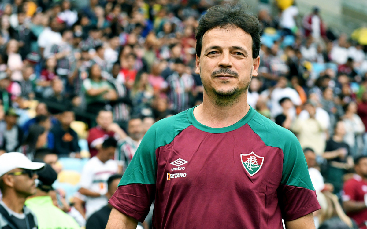 T&eacute;cnico Fernando Diniz, do Fluminense, na vit&oacute;ria por 1 a 0 sobre o Santos