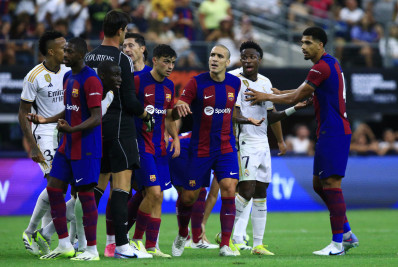 Vini Jr perde pênalti, e Barcelona vence o Real Madrid com facilidade em amistoso 