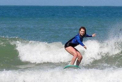 Leticia Spiller impressiona ao treinar Surf no Rio