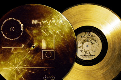 Casa de leilões põe a venda cópia de disco com mensagem para ETs de Carl Sagan 