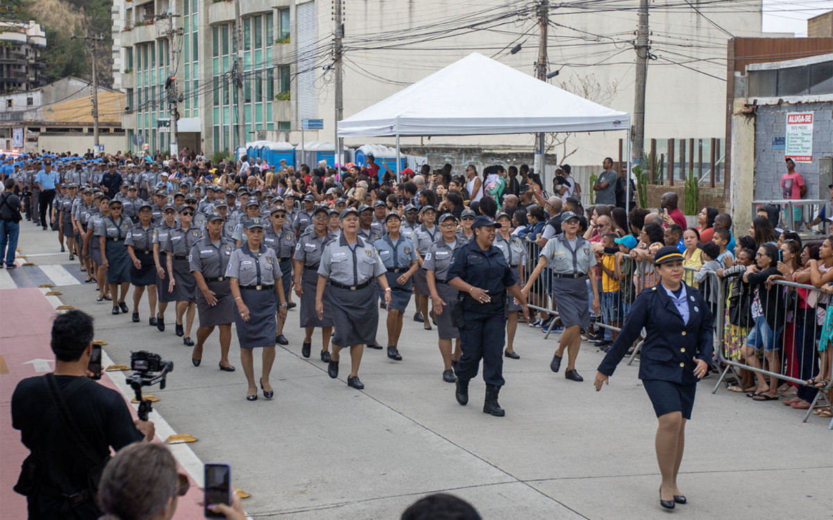 Desfile cívico de 210 anos de Macaé, com o tema da paz, demonstrou a união da comunidade em busca de um futuro melhor