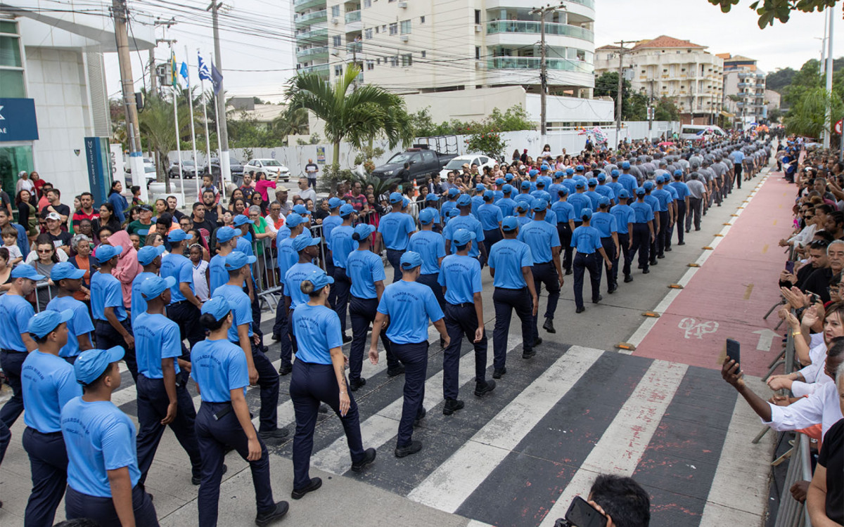Desfile cívico de 210 anos de Macaé, com o tema da paz, demonstrou a união da comunidade em busca de um futuro melhor