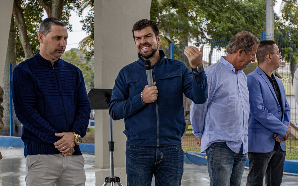 Prefeito Welberth Rezende enfatizou a import&acirc;ncia das obras para a cidade e a valoriza&ccedil;&atilde;o da classe pesqueira