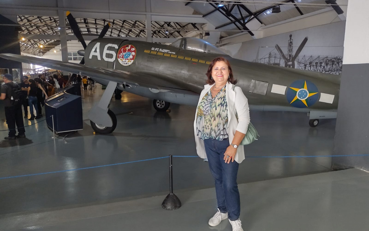 Lúcia Helena Locatel no Museu Aeroespacial da Força Aérea  - Marcela Ribeiro/O Dia