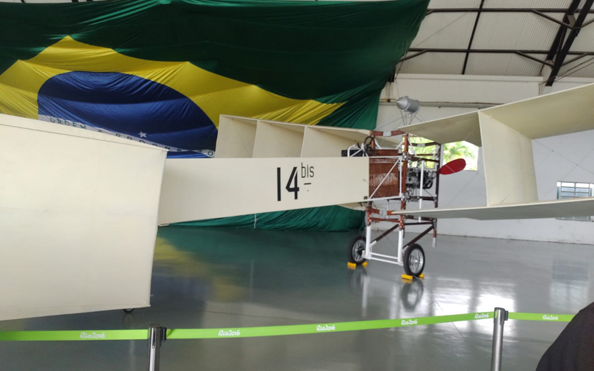 Réplica do 14-Bis faz sucesso entre os visitantes do Museu Aeroespacial da Força Aérea - Marcela/Ribeiro