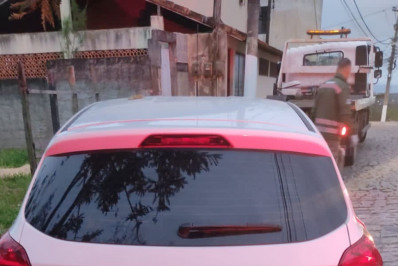 PM recupera veículo roubado próximo ao antigo prédio da Petrobras em Macaé