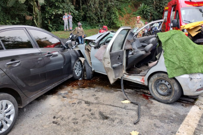 Acidente na Rio-Santos em Angra dos Reis com sete feridos sendo três em estado grave