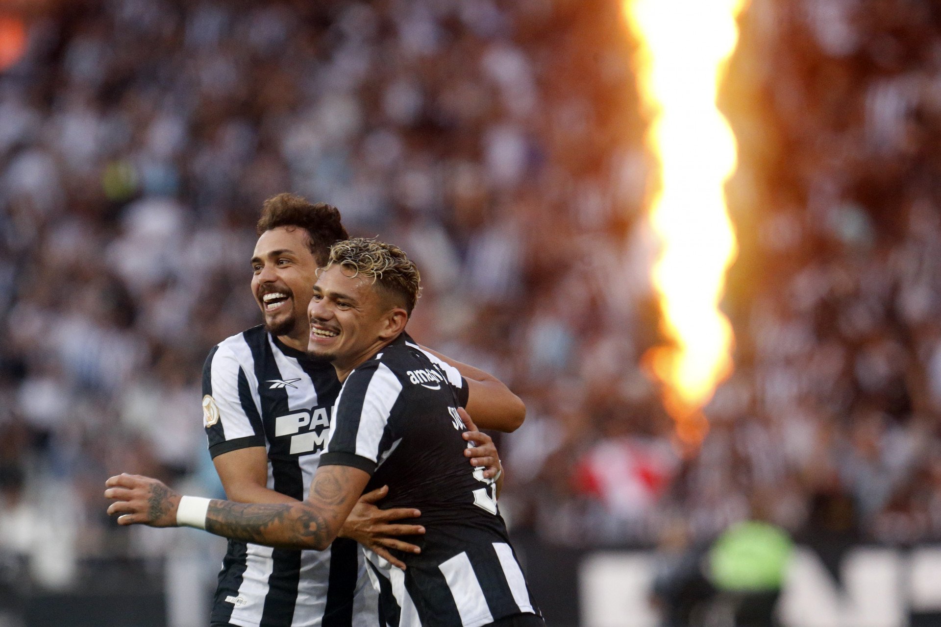 Eduardo e Tiquinho comemoram gol pelo Botafogo em 2023 - Vitor Silva/Botafogo F.R.