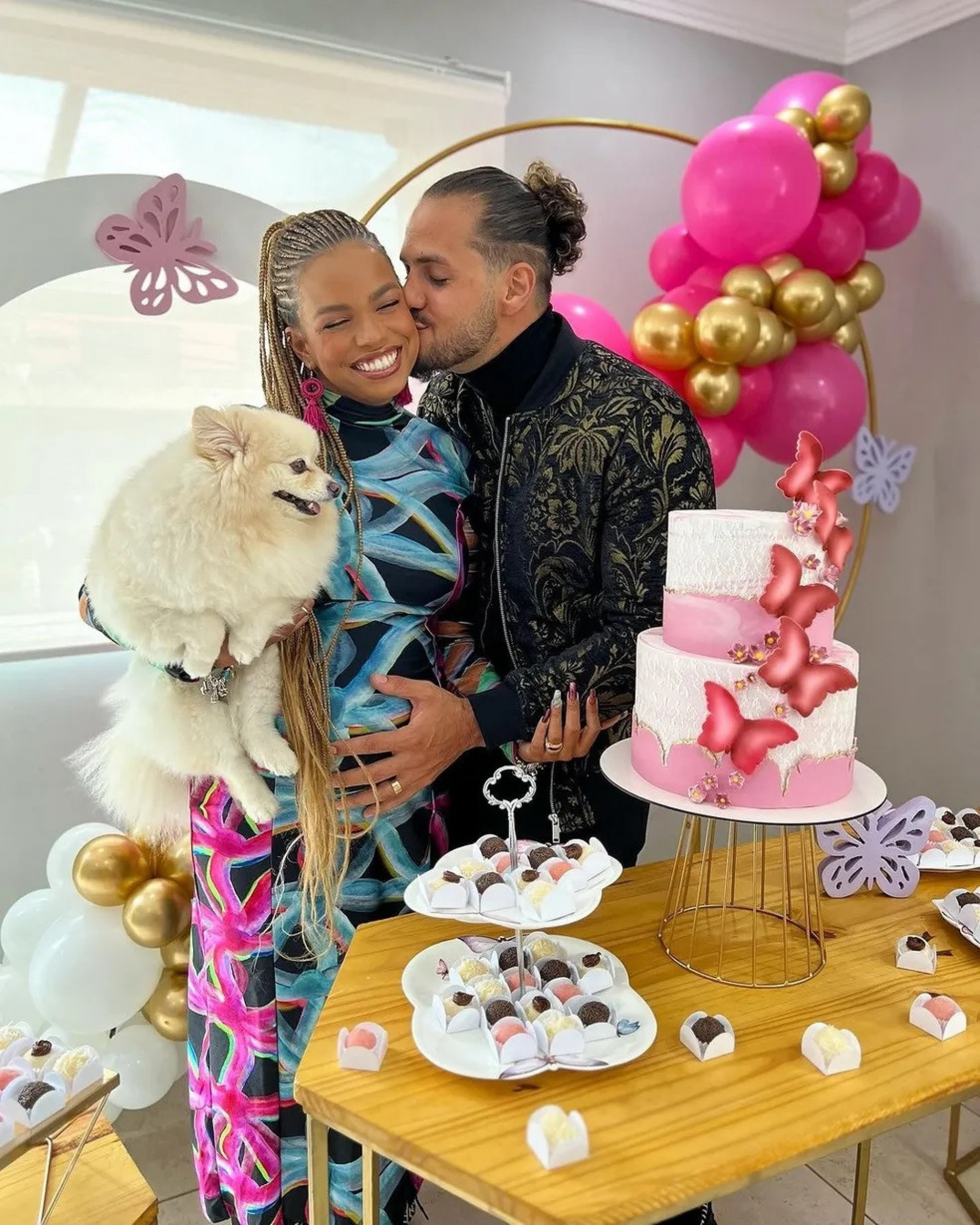 Grávida, Jeniffer Nascimento comemora aniversário de 30 anos ao lado da família - Reprodução / Instagram