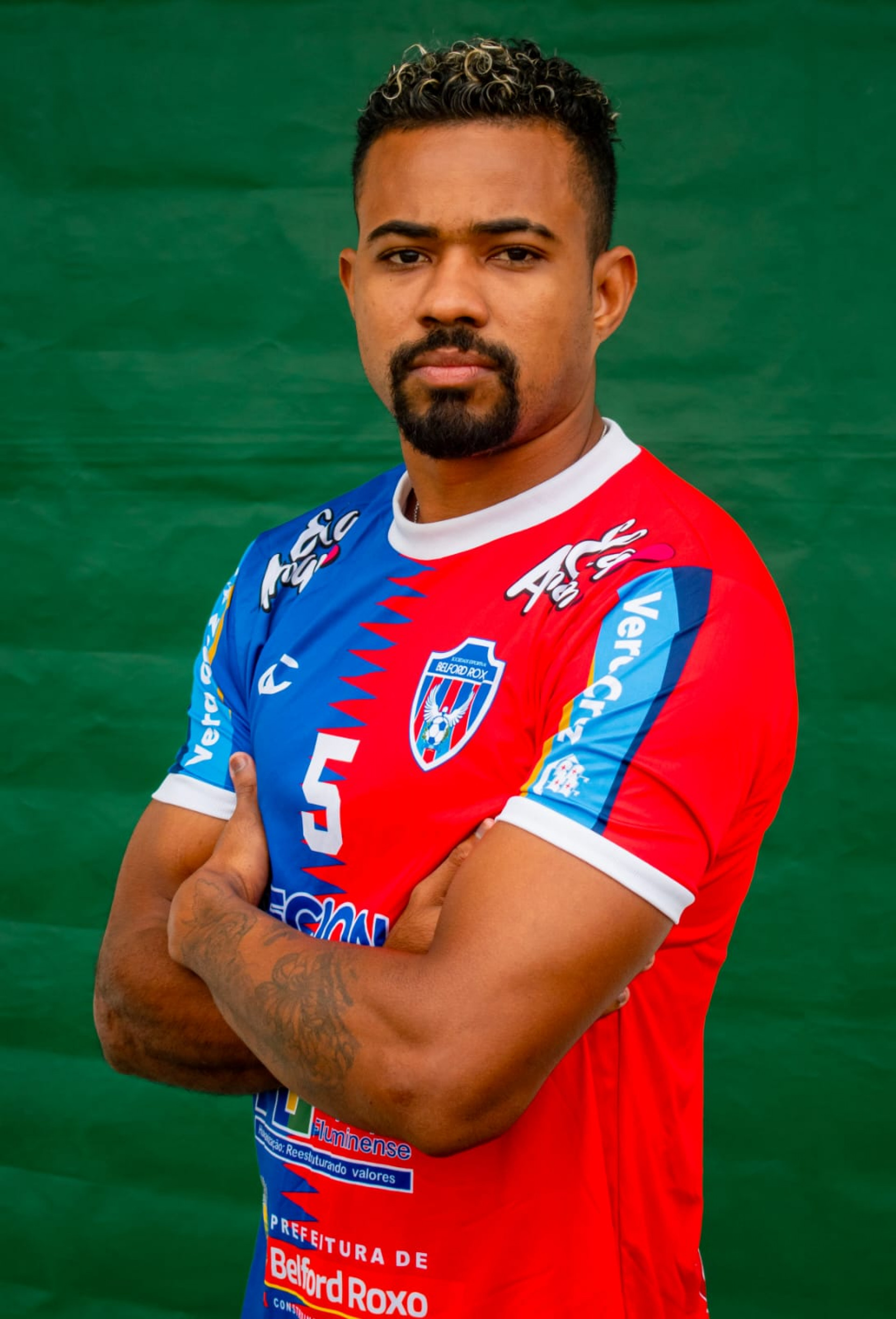 Sardinha com a camisa da SE Belford Roxo