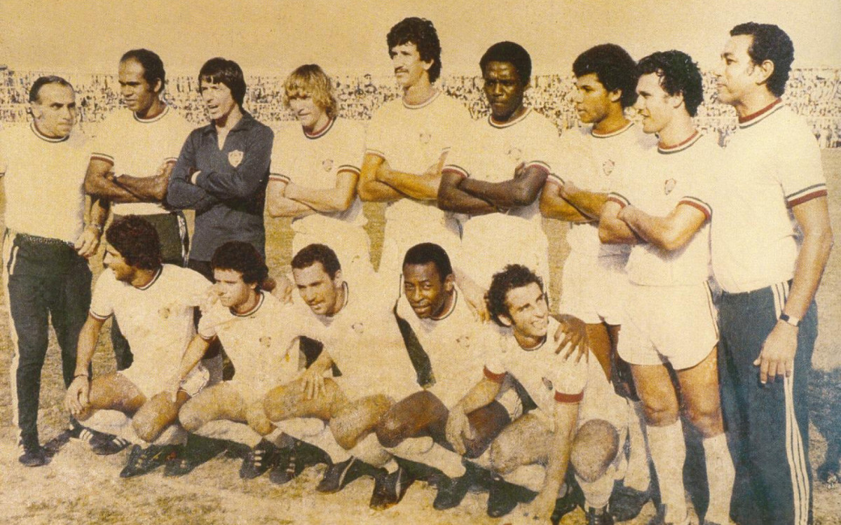 Pelé vestindo a camisa do Fluminense - Divulgação