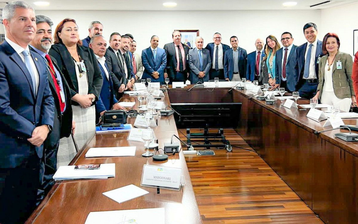 Prefeita F&aacute;tima Pacheco representa o Cidennf&nbsp;em reuni&atilde;o para fortalecimentos dos cons&oacute;rcios em Bras&iacute;lia