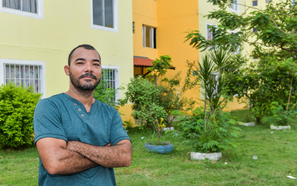 Mototaxista Anderson Clayton, morador do Parque Valdariosa, em Queimados