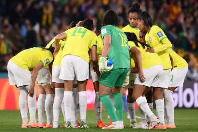 Lula lamenta queda da Seleção feminina e afirma que 'continuará investindo' na modalidade