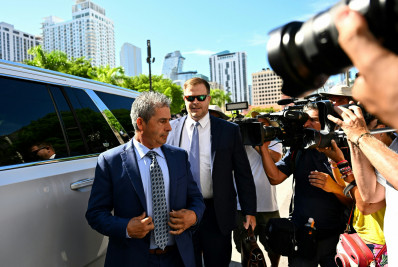 Funcionário de Trump comparece à Justiça por caso dos documentos secretos