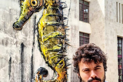 Artista de Portugal faz ‘tapete de euros’ em crítica aos gastos públicos com visita do papa