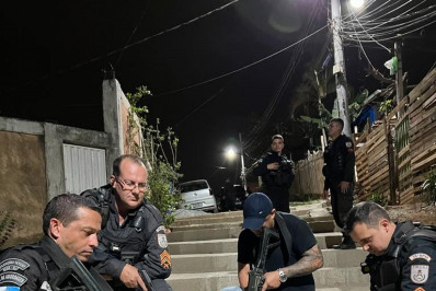 Polícia prende 2 homens suspeitos de tráfico de drogas na Praça JK