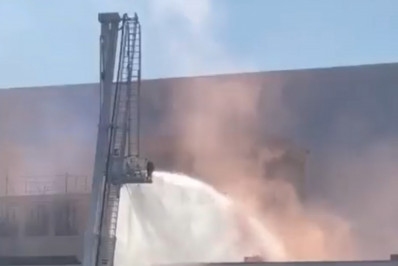 Moradores se assustam com treinamento operacional de incêndio em shopping de Nova Iguaçu