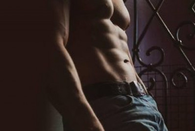 Revelado o garoto de programa que se envolveu com apresentador com problemas escatológicos