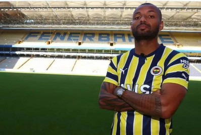 Botafogo encaminha acerto com atacante de clube europeu