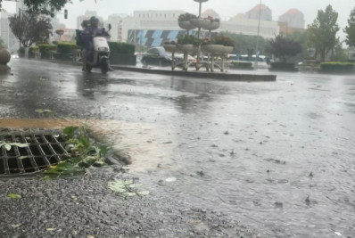 Duas pessoas morrem na capital da China após chuvas torrenciais causadas por tufão