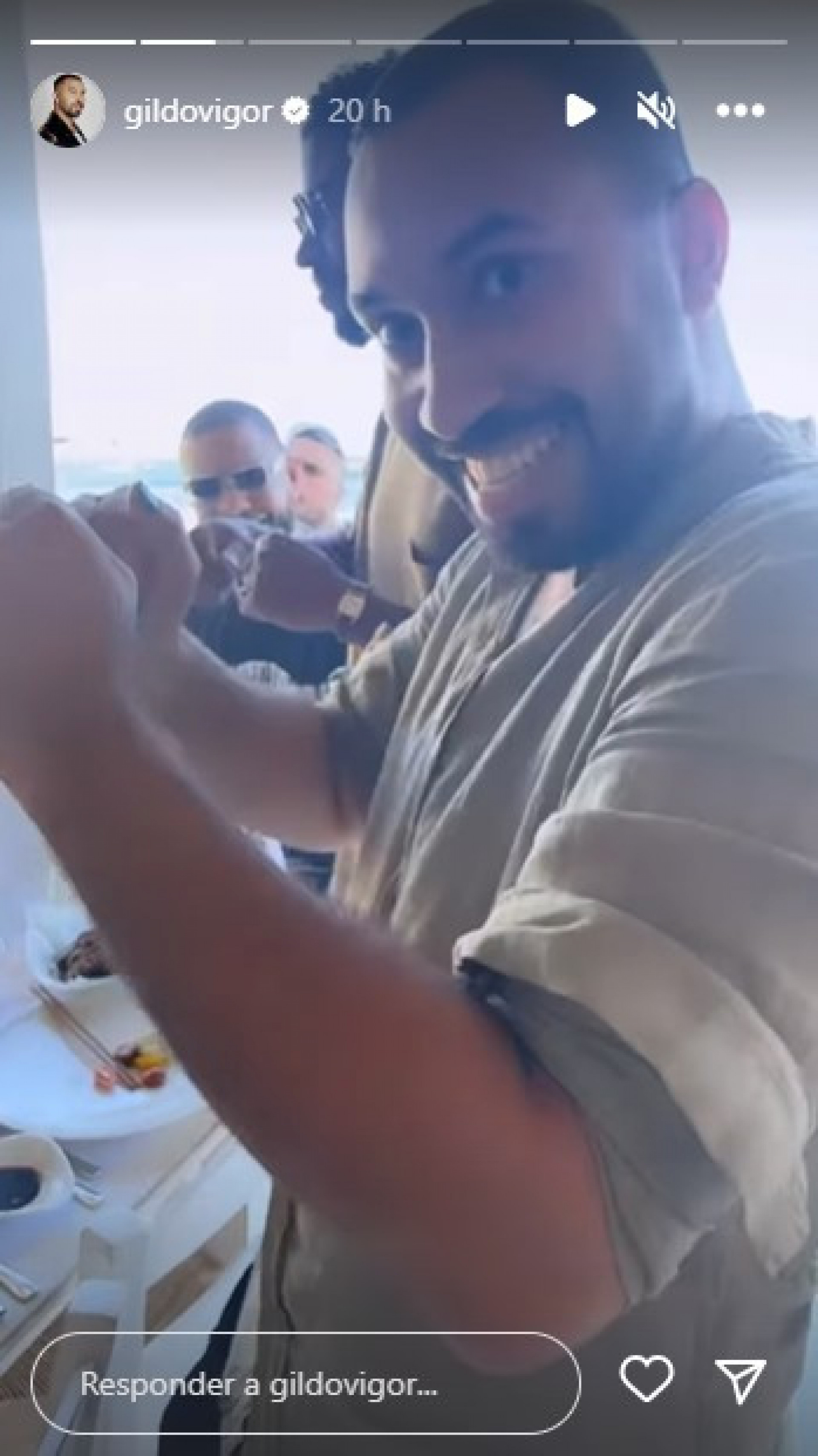 Gil do Vigor foi convidado para acompanhar a cantora em viagem - Reprodução/Instagram