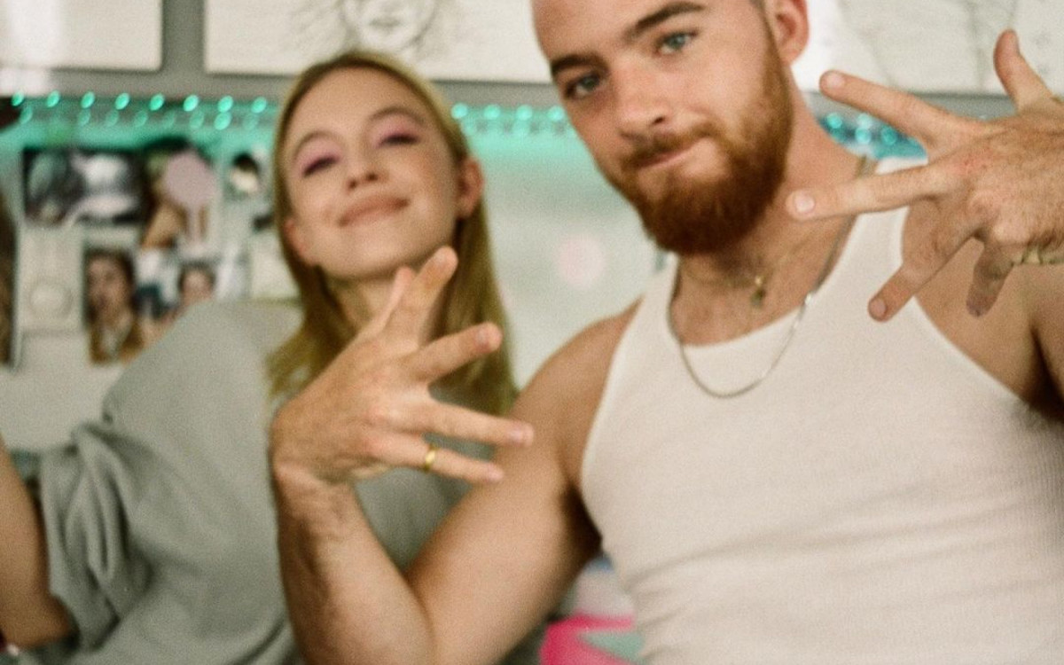 Angus Cloud e Sydney Sweeney nos bastidores de 'Euphoria'