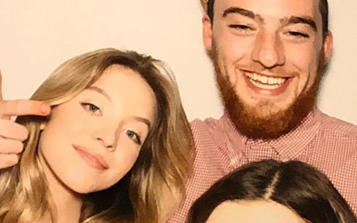 Angus Cloud, Sydney Sweeney e Maude Apatow
