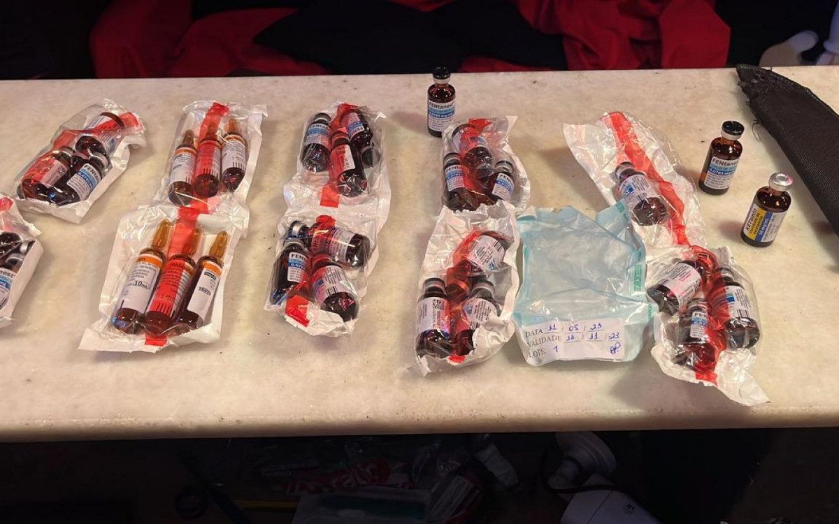 Agentes da 26ª DP encontraram drogas que eram vendidas na sede do motoclube