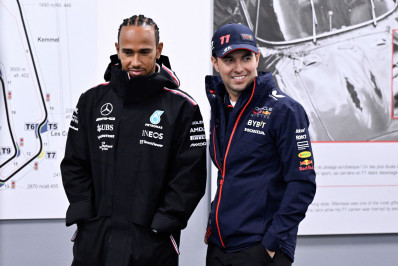 Hamilton defende Perez após fala ofensiva de consultor da RBR e cobra apoio