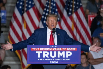 Na mira da justiça, Trump segue em alta nas pesquisas eleitorais nos EUA