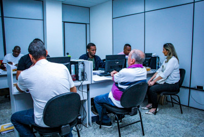 Agentes de saúde aprovados em Processo Seletivo assinam contratos em Belford Roxo