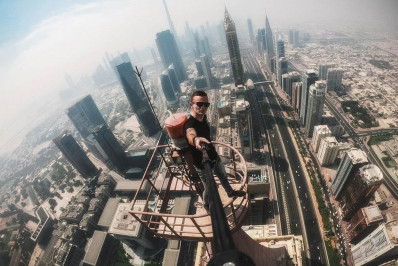 Influencer francês que escalava prédios morre após cair do 68º andar em Hong Kong