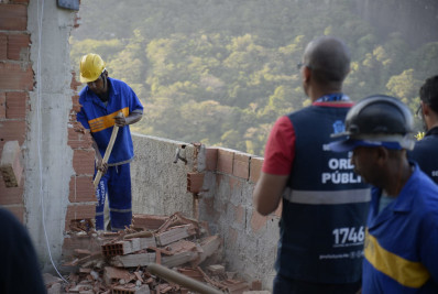 Prefeitura do Rio realiza demolição de ‘puxadinhos’ na Rocinha