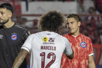 Lateral lesionado por Marcelo em jogo do Fluminense volta a atuar após quase dois anos