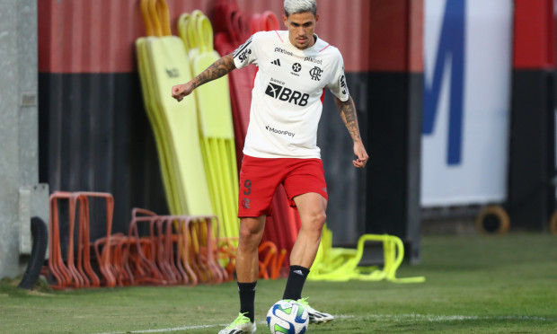 Volta de Pedro aos treinos do Flamengo é marcada por distanciamento de  Sampaoli, flamengo