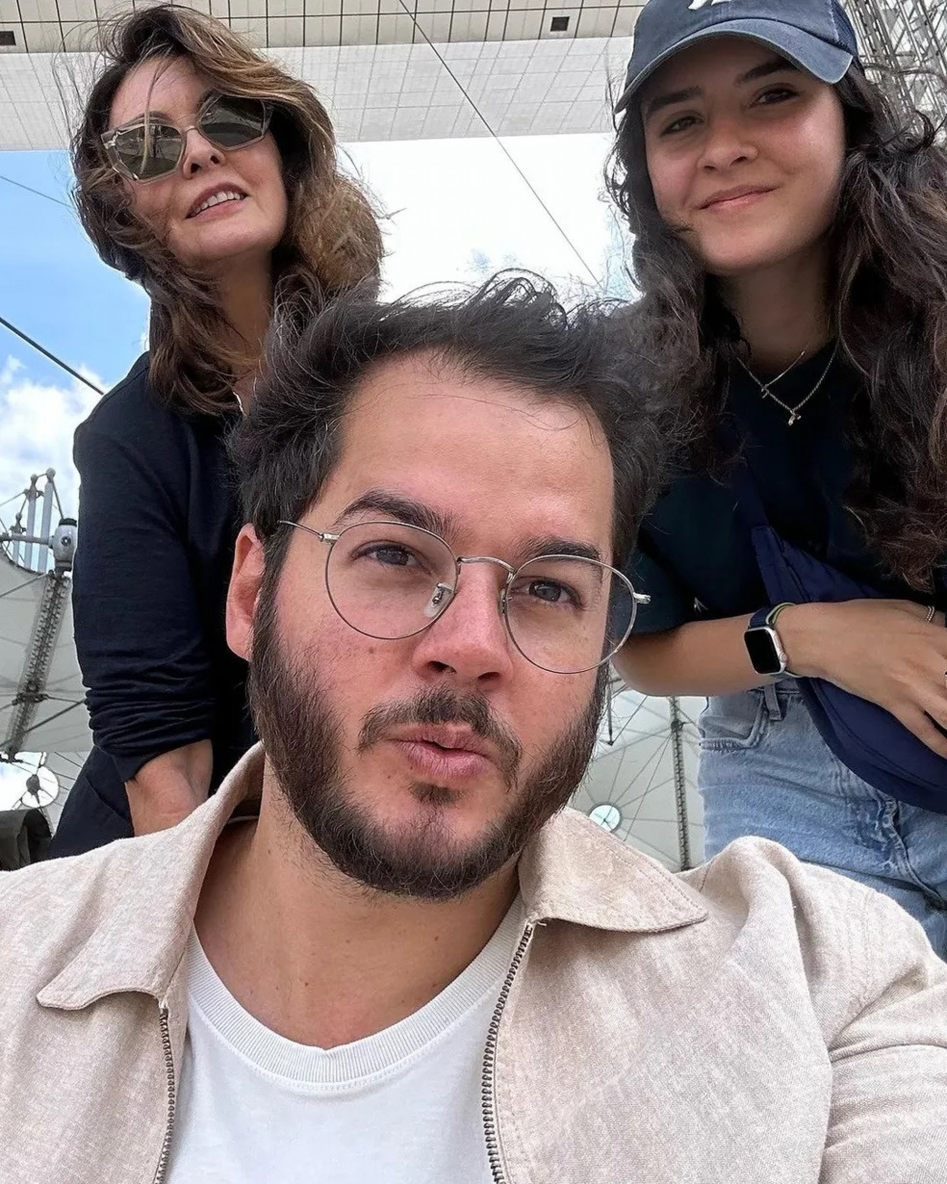 Fátima Bernardes ao lado do namorado, Túlio Gadelha e da filha Laura - Reprodução / Instagram