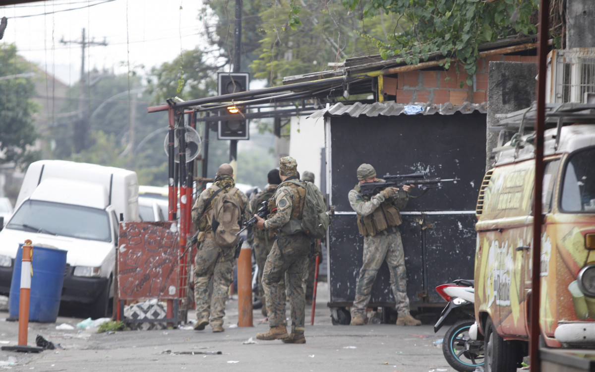 Opera&ccedil;&atilde;o no Complexo da Penha deixou dez suspeitos mortos, dois PMs e outras tr&ecirc;s pessoas feridas