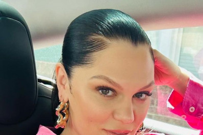 Jessie J rebate internautas após críticas por físico pós-parto