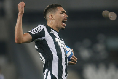 Com gol no fim, Botafogo vence o Guarani-PAR e fica em vantagem nas oitavas da Sul-Americana