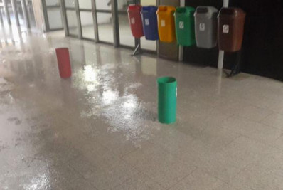 Prédio-sede dos Correios volta a ficar alagado