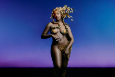 Iza exibe novas imagens de divulgação do álbum 'Afrodhit'