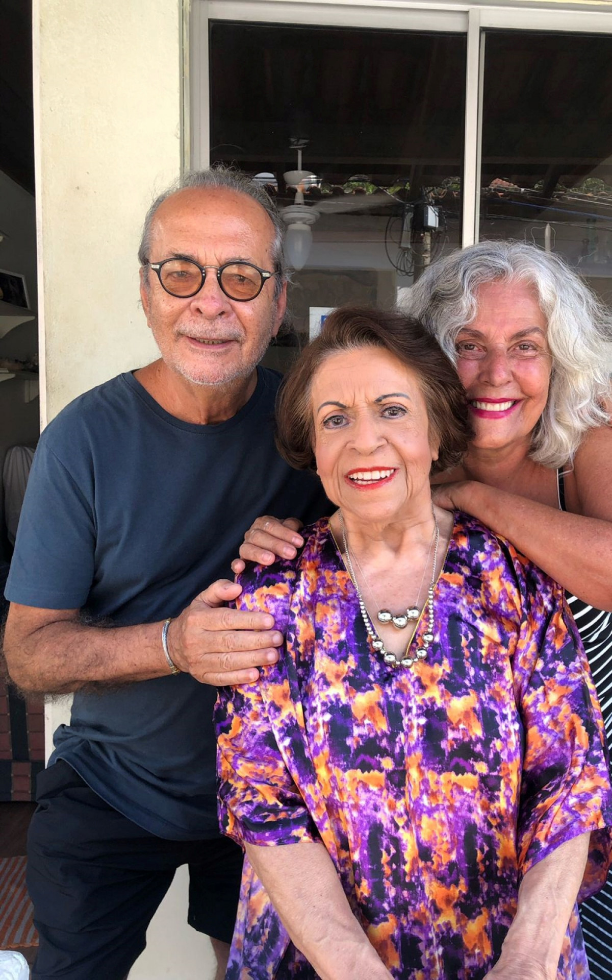 Amigos inseparaváveis! Gilson Peranzzetta e Eliana Peranzzetta com Leny Andrade - Arquivo pessoal