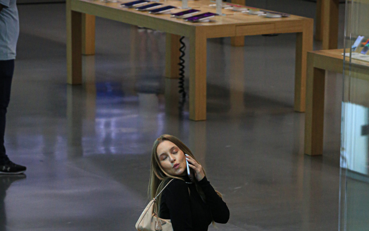 Carla Diaz fez compras em shopping do Rio 