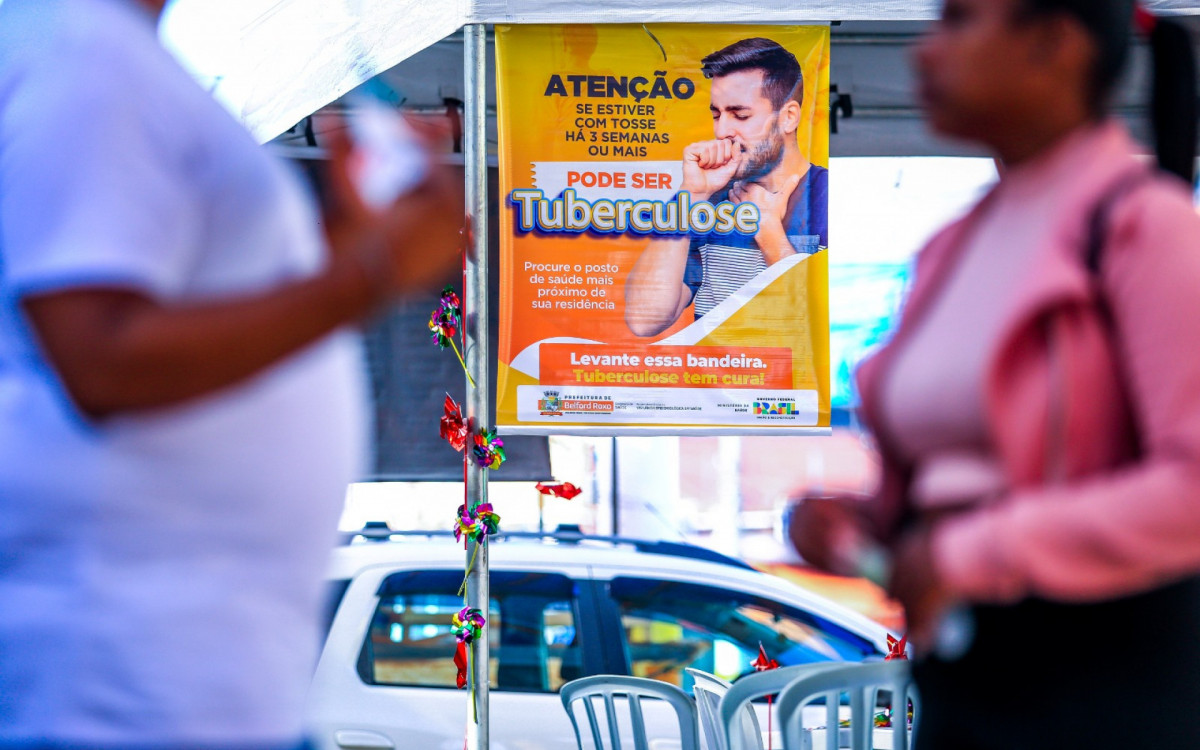 A campanha contra a tuberculose orientou quem passou pelas futuras instalações do Mercado Popular