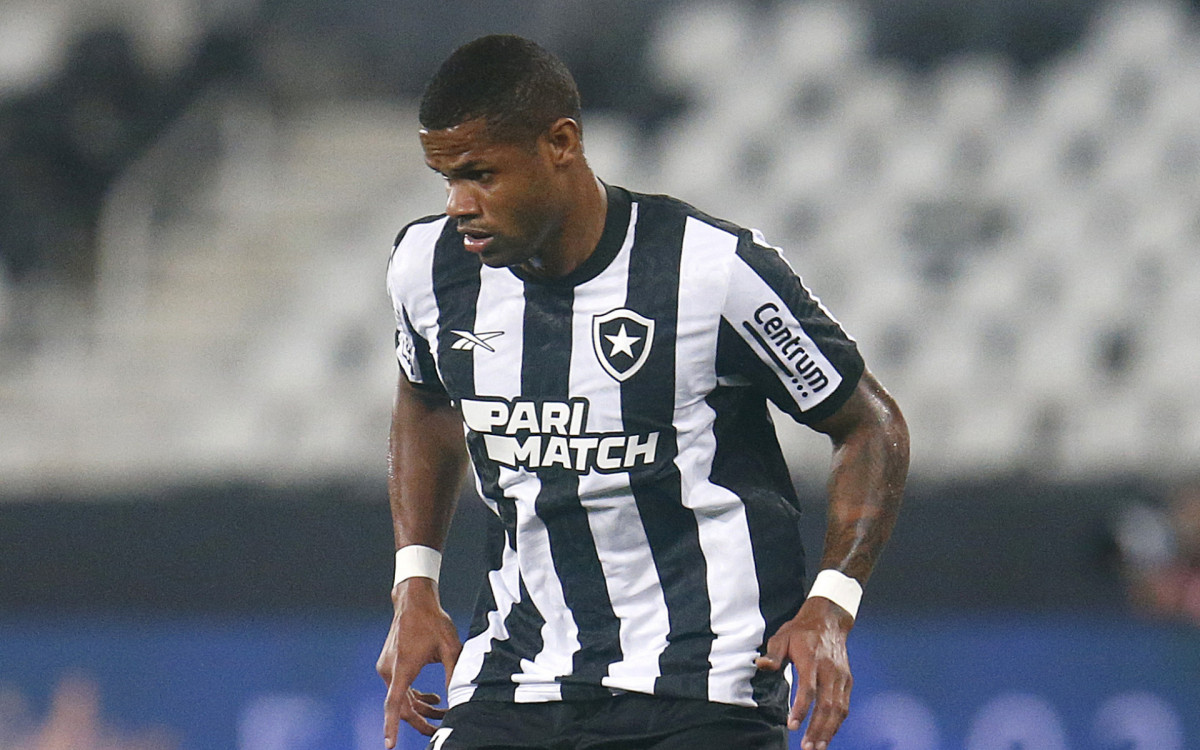 Junior Santos entrou no segundo tempo da vitória do Botafogo por 2 a 1 sobre o Guaraní